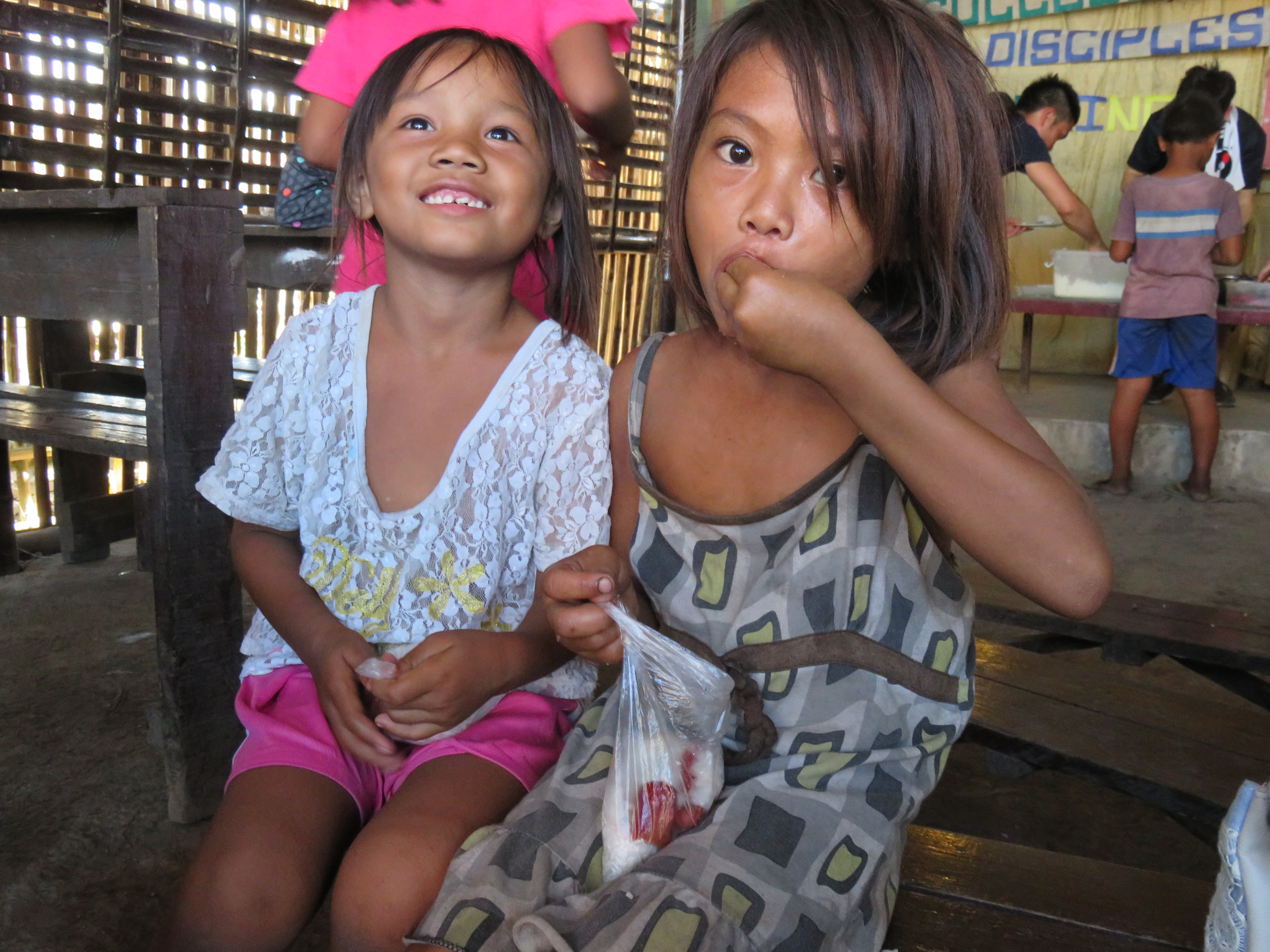 フィリピン セブのゴミ山の子ども