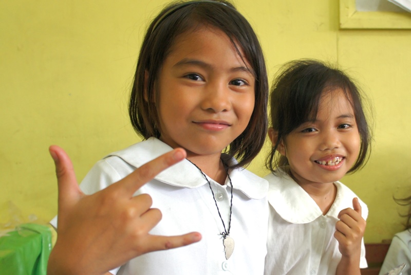 フィリピンの小学校の子ども