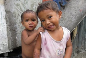 フィリピンのスラムの子ども