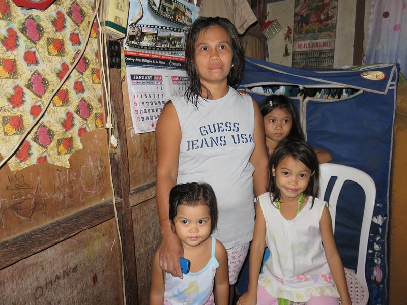 フィリピンのスラムの家族