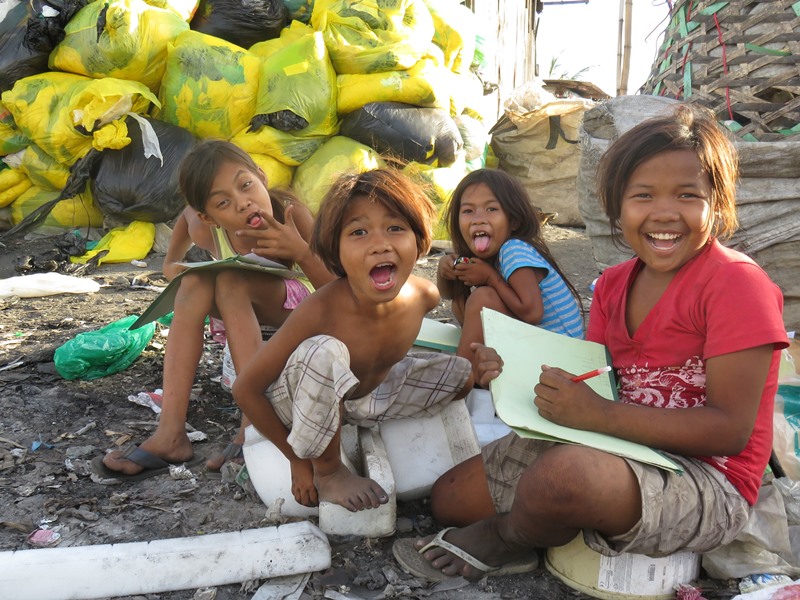 フィリピン セブ島 ゴミ山の子どもたち